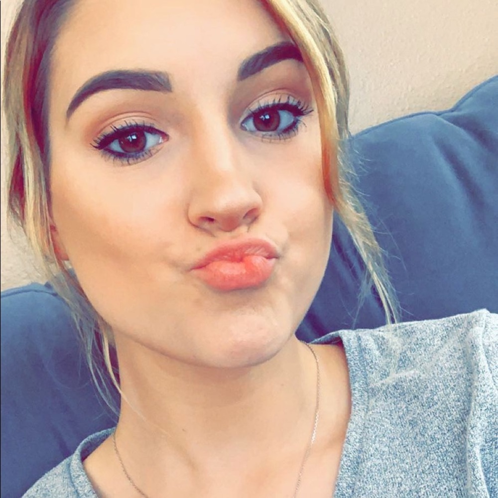 Meet your Posher, Leah